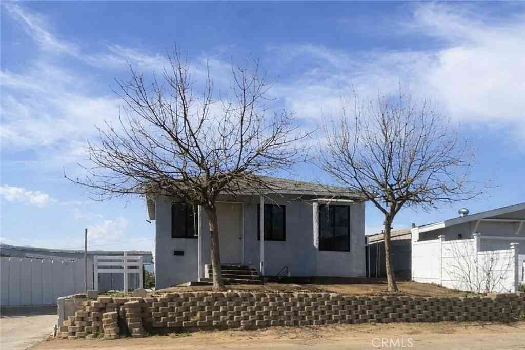 Homes For Sale - 405 Lookout Street<br/> Lake Elsinore, CA 92530