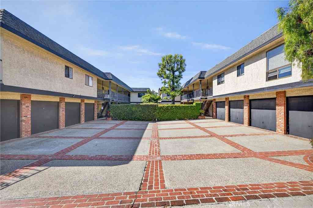 Condo For Sale - 2115 Ohio<br/> Signal Hill, CA 90755