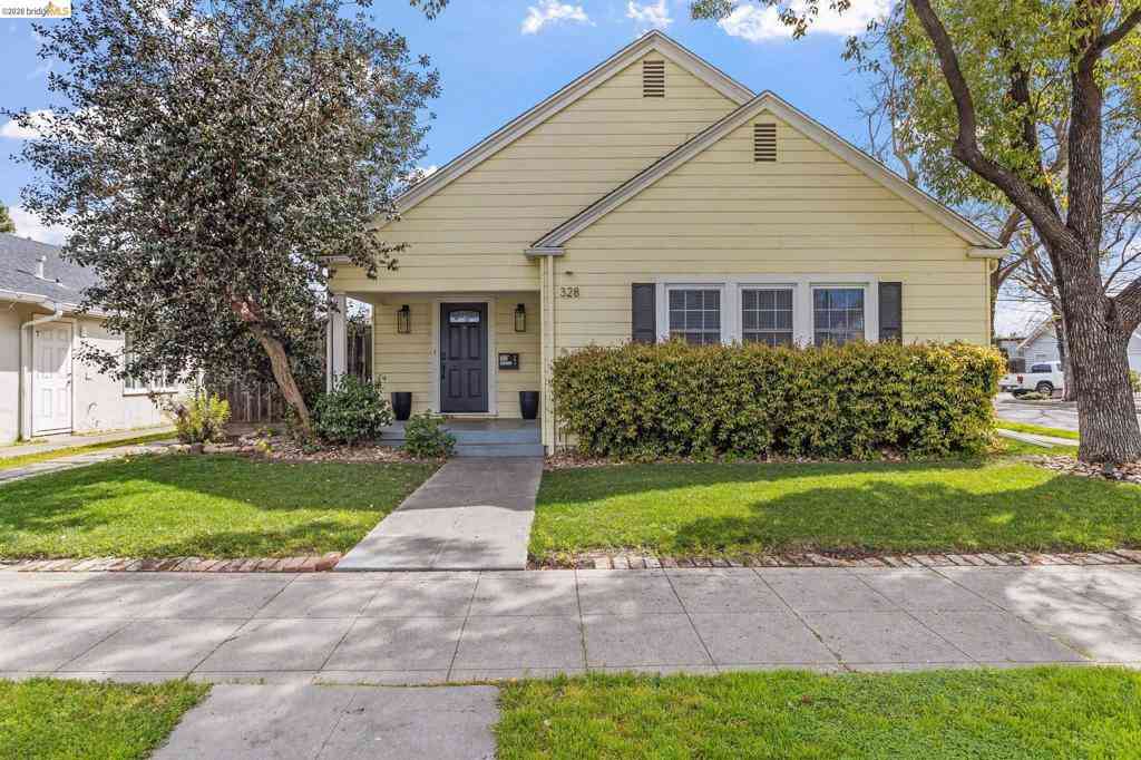 Homes For Sale - 328 W Walnut St<br/> Stockton, CA 95204