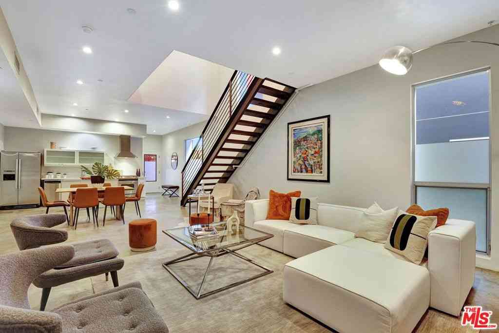 Condo For Sale - 803 Wilcox Avenue #7<br/> Los Angeles, CA 90038
