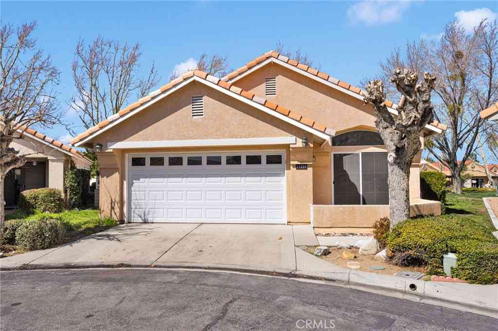 Homes For Sale - 11594 Mountain Meadow Drive<br/> Apple Valley, CA 92308