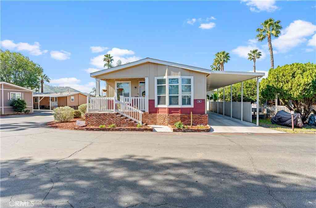 Mobile Home For Sale - 3701 Fillmore<br/> Riverside, CA 92505