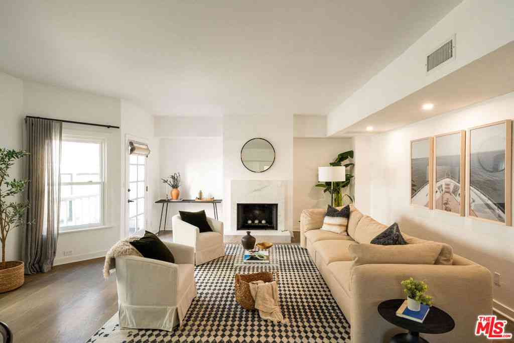 Condo For Sale - 2622 2nd Street #2<br/> Santa Monica, CA 90405