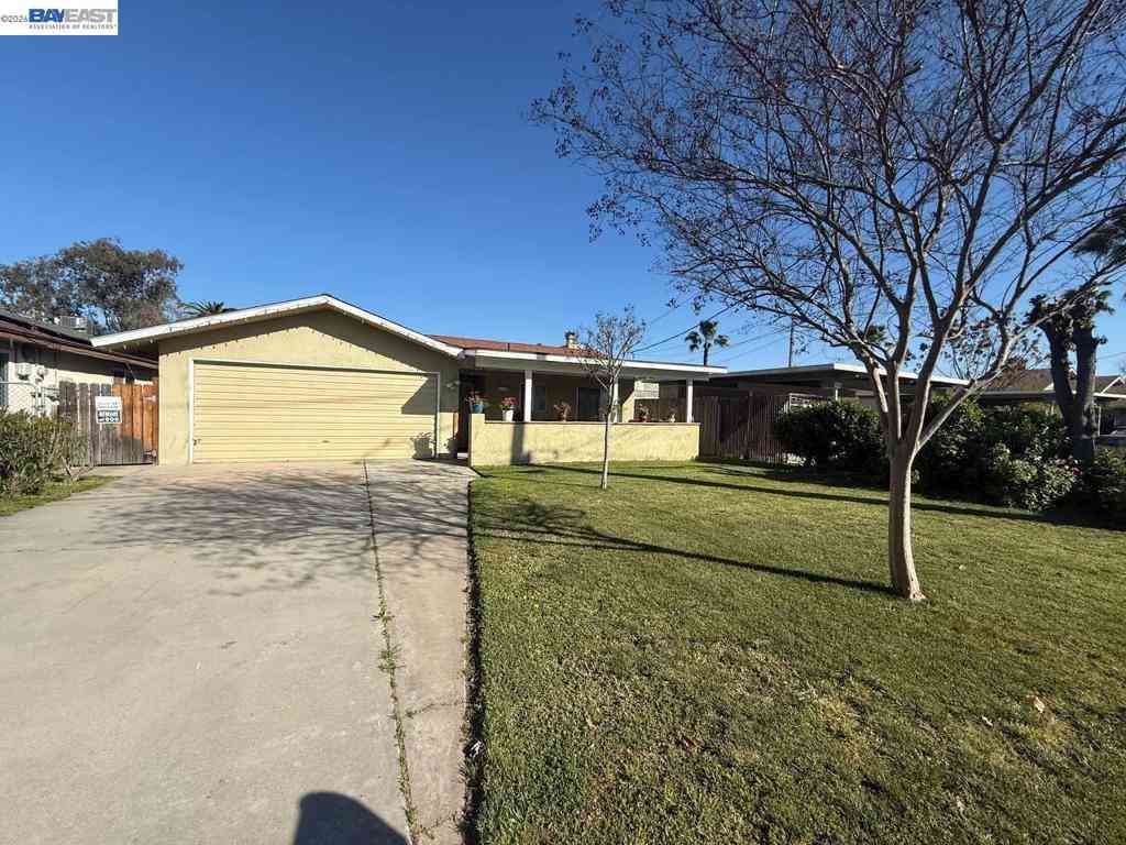 Homes For Sale - 119 Santa Cruz St<br/> Madera, CA 93637