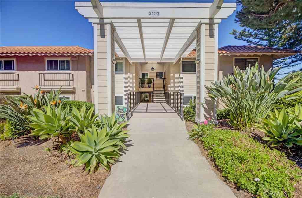 Condo For Sale - 3123 Via Serena N #Q<br/> Laguna Woods, CA 92637