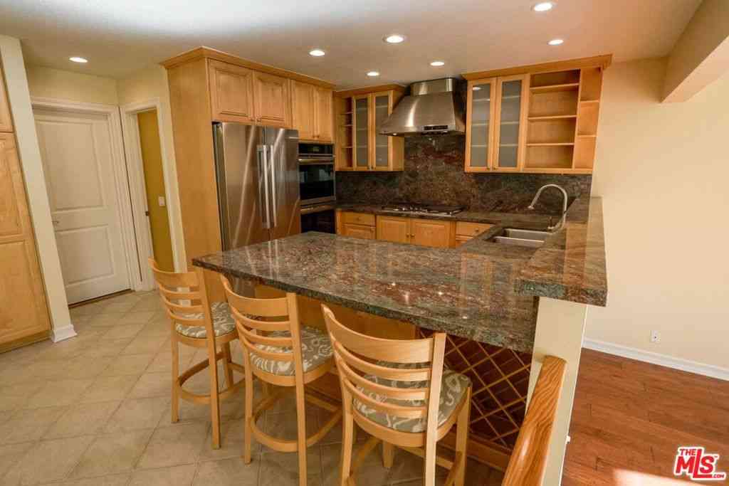 Condo For Rent - 17097 Palisades Circle<br/> Pacific Palisades, CA 90272