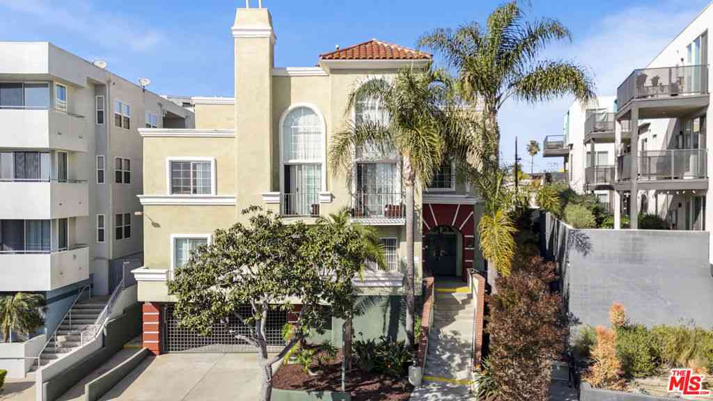 Homes For Sale - 6925 Kittyhawk Avenue<br/> Los Angeles, CA 90045