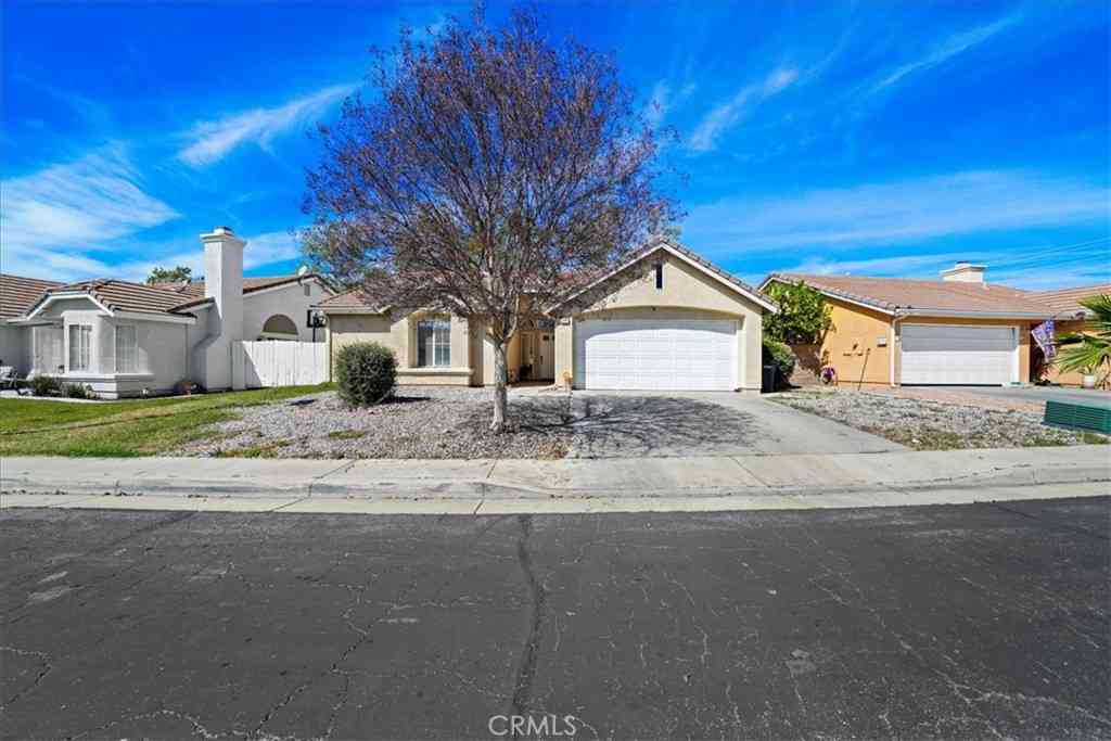 Homes For Sale - 717 Balsam Way<br/> Hemet, CA 92545