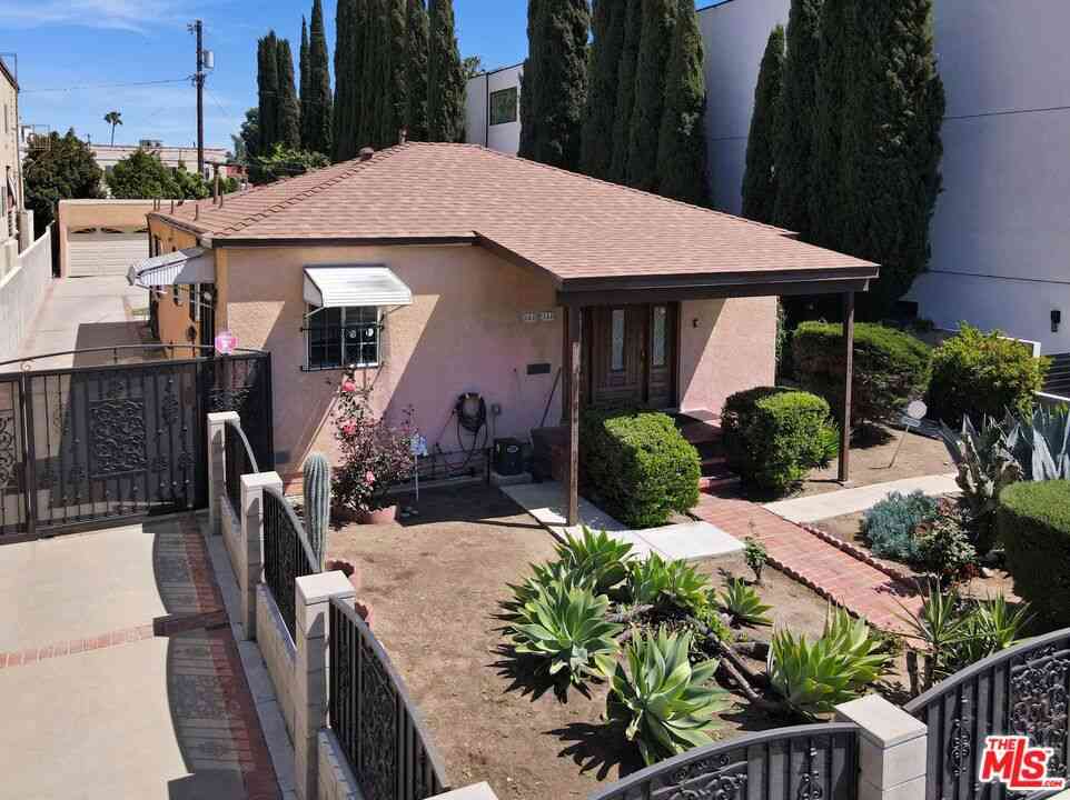 Homes For Sale - 840 N Poinsettia Place<br/> Los Angeles, CA 90046