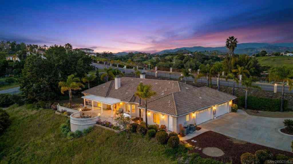 Homes For Sale - 4417 Fallsbrae Road<br/> Fallbrook, CA 92028