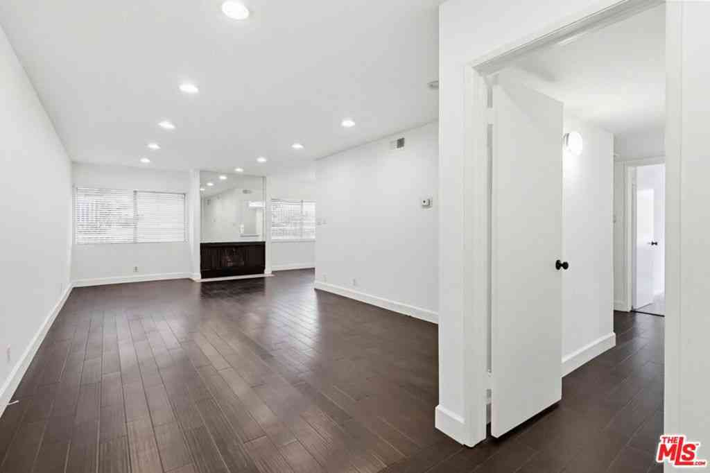 Condo For Sale - 11656 Montana Avenue #114<br/> Los Angeles, CA 90049