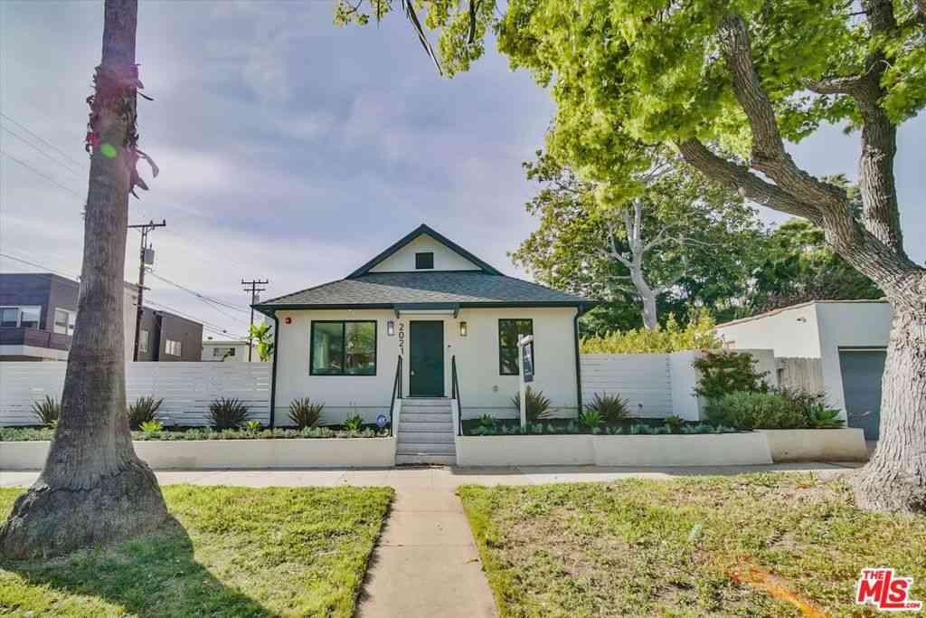 Homes For Sale - 2021 Idaho Avenue<br/> Santa Monica, CA 90403