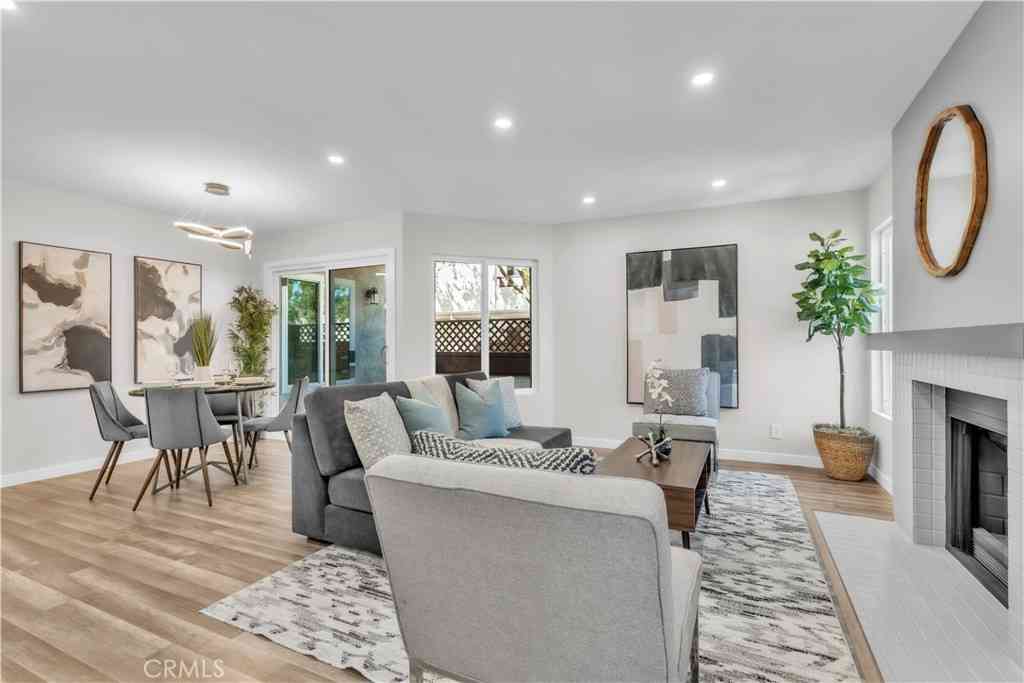 Condo For Sale - 1742 Sinaloa #329<br/> Simi Valley, CA 93065