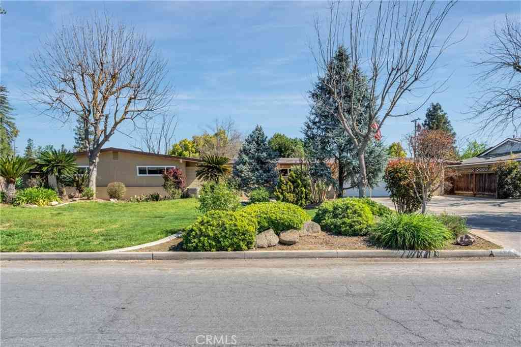 Homes For Sale - 5694 N Winchester<br/> Fresno, CA 93704