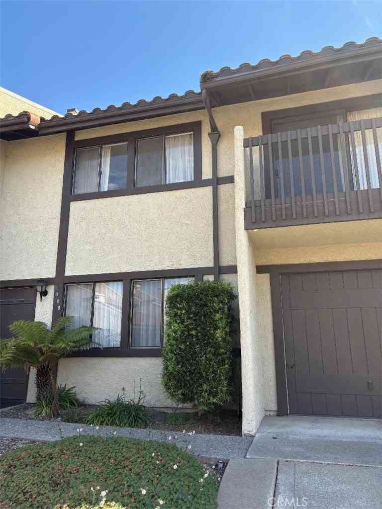 Condo For Sale - 1009 Meadow Way<br/> San Luis Obispo County, Arroyo Grande, CA 93420