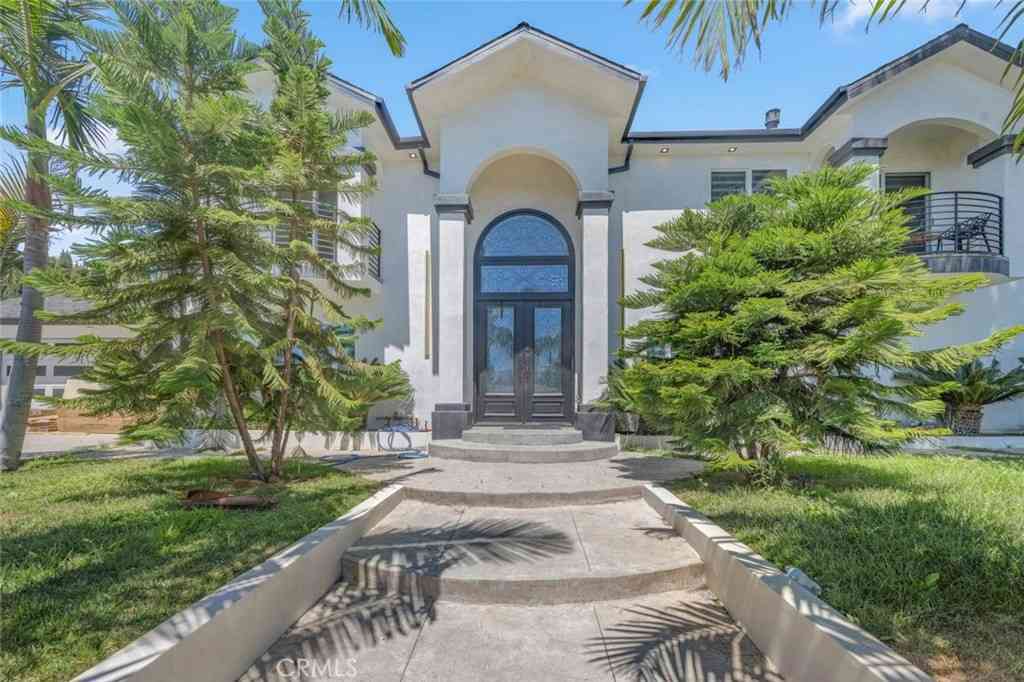 Homes For Sale - 17043 Gunther Street<br/> Granada Hills, CA 91344