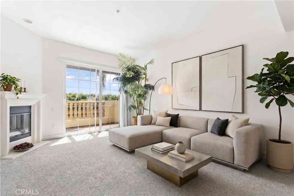 Condo For Sale - 14343 Burbank Boulevard #301<br/> Sherman Oaks, CA 91401