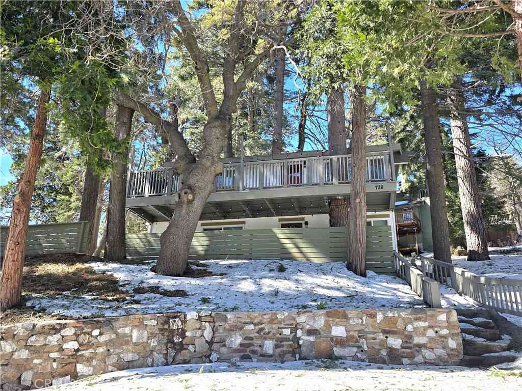 Homes For Sale - 738 W Victoria Court<br/> Lake Arrowhead, CA 92352