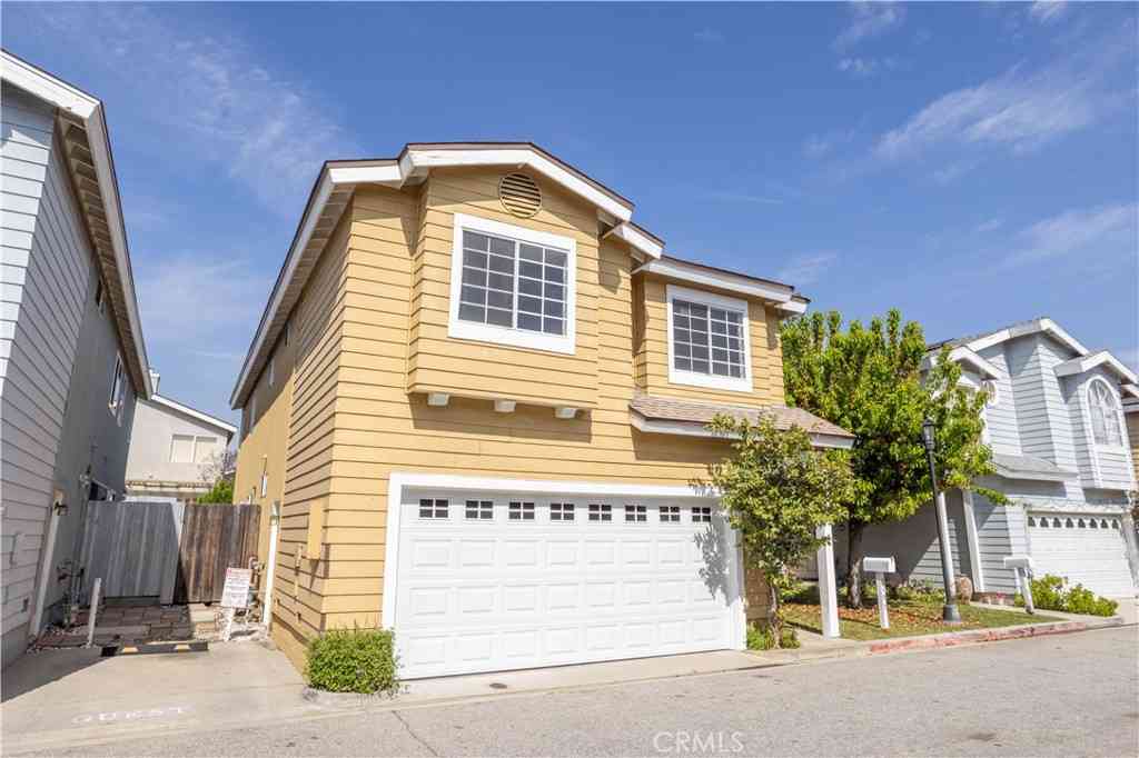 Townhouse For Sale - 9155 Noble<br/> North Hills, CA 91343