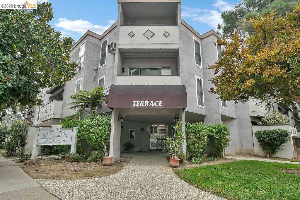 Condo For Sale - 1699 Laguna Street #311<br/> Concord, CA 94520