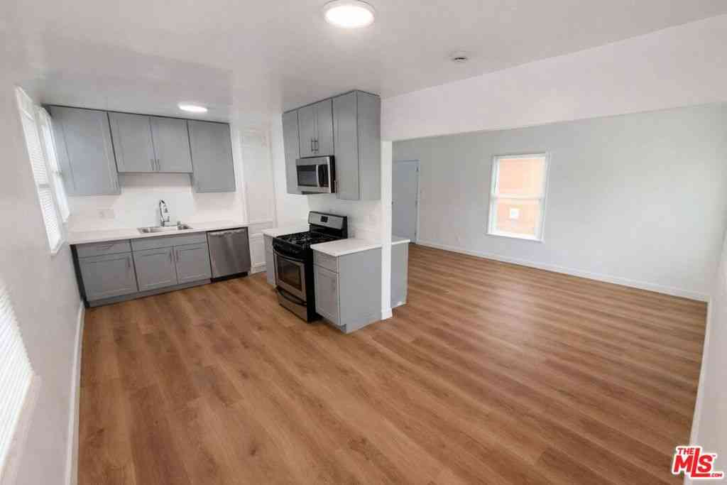 Condo For Rent - 9132 Crenshaw Boulevard<br/> Inglewood, CA 90305