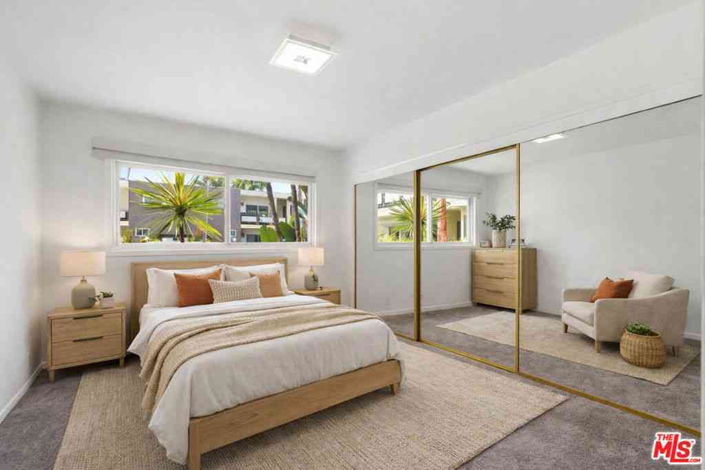 Condo For Sale - 1233 N Laurel Avenue #109<br/> West Hollywood, CA 90046