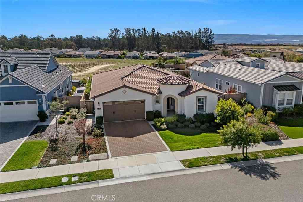 Homes For Sale - 1471 Via Vista<br/> Nipomo, CA 93444