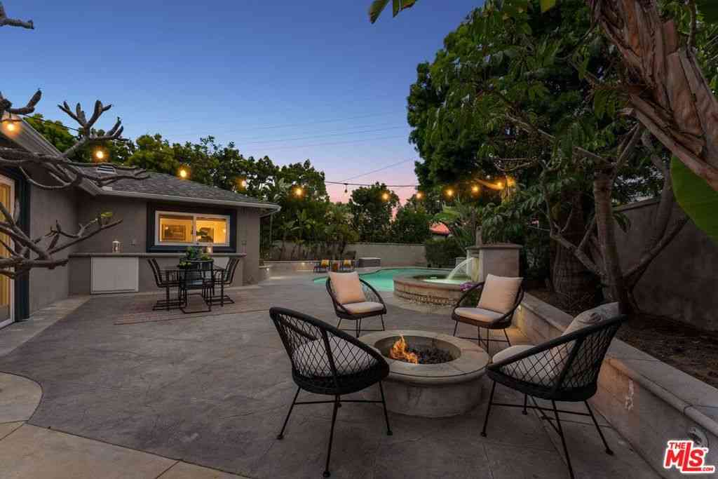 Homes For Sale - 6304 W 79th Street<br/> Los Angeles, CA 90045