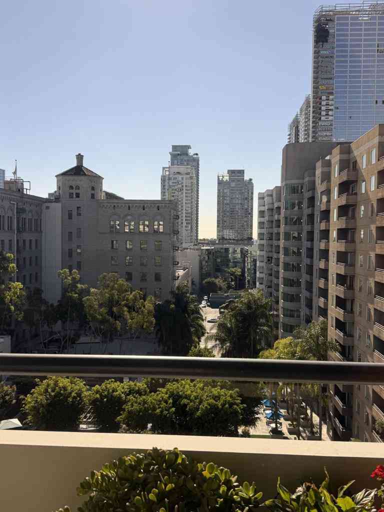 Condo For Rent - 600 W 9th Street #1101<br/> Los Angeles, CA 90015