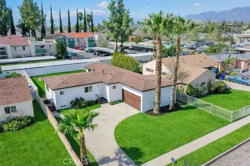 Homes For Sale - 1390 Pepper Tree Lane<br/> San Bernardino, CA 92404