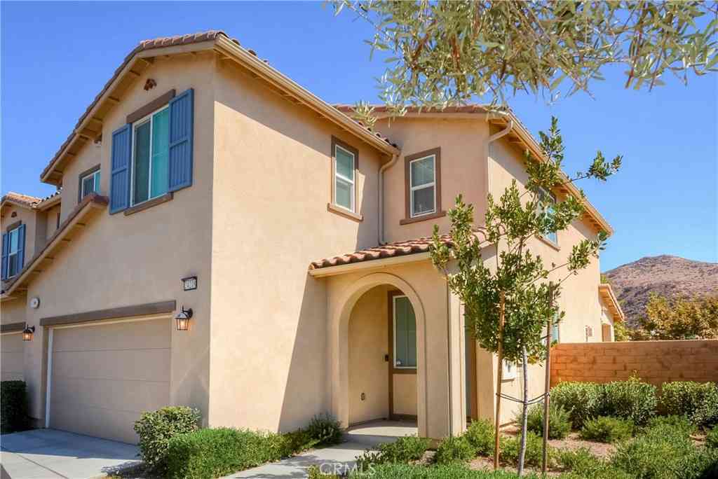 Condo For Sale - 24218 Hillcrest<br/> Corona, CA 92883
