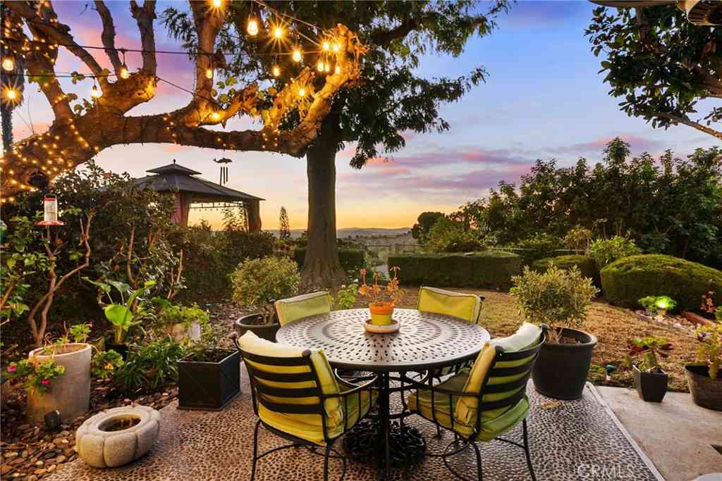 Homes For Sale - 24811 Spadra<br/> Mission Viejo, CA 92691