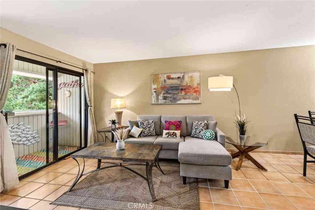 Condo For Sale - 2812 N Auburn Court #202<br/> Palm Springs, CA 92262