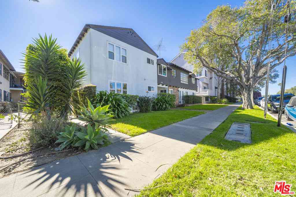Homes For Sale - 12012 Washington Place<br/> Los Angeles, CA 90066