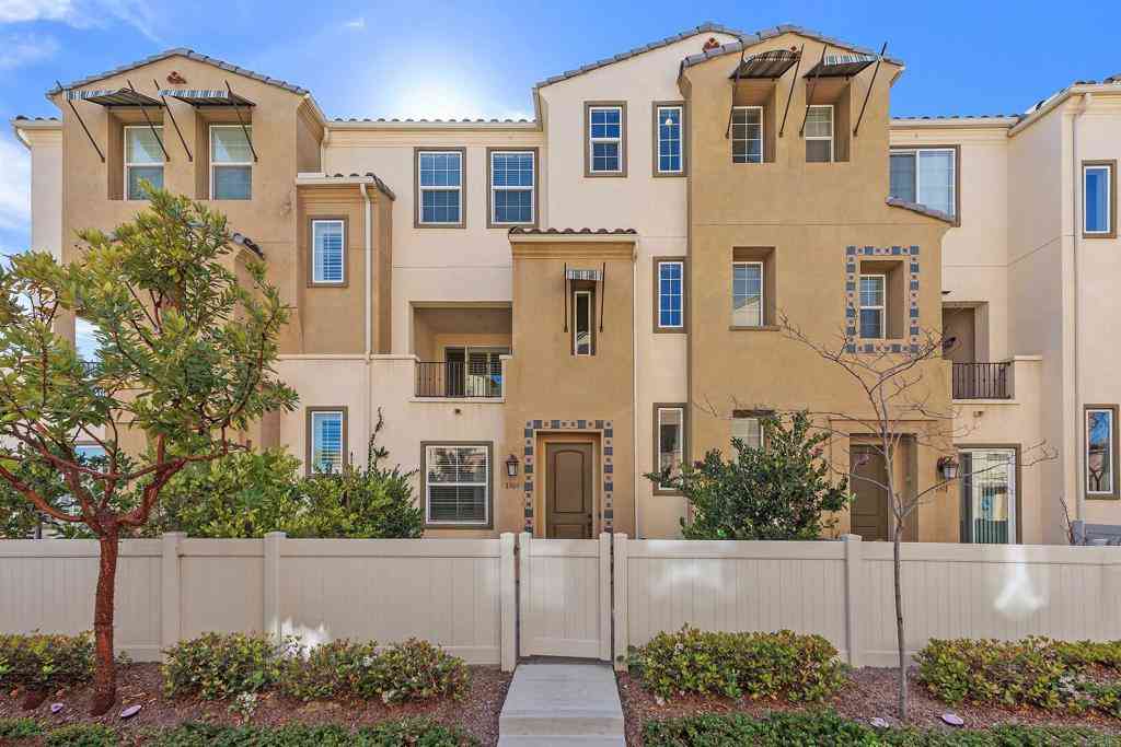 Townhouse For Sale - 1309 Via Lucero<br/> Oceanside, CA 92056