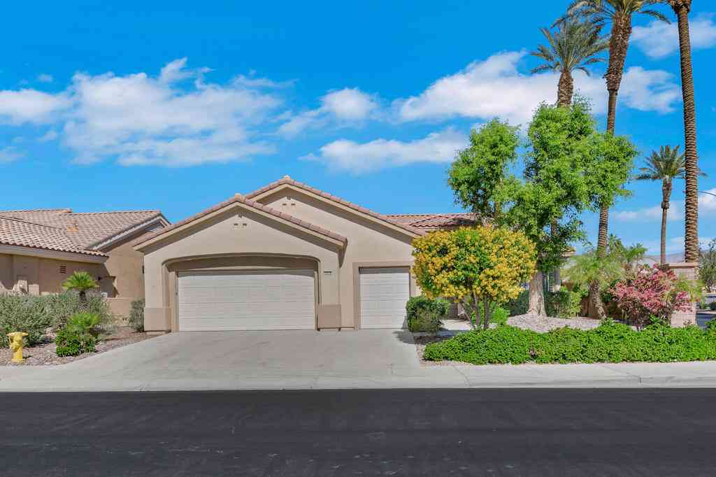 Homes For Sale - 78370 Gray Hawk Drive<br/> Palm Desert, CA 92211