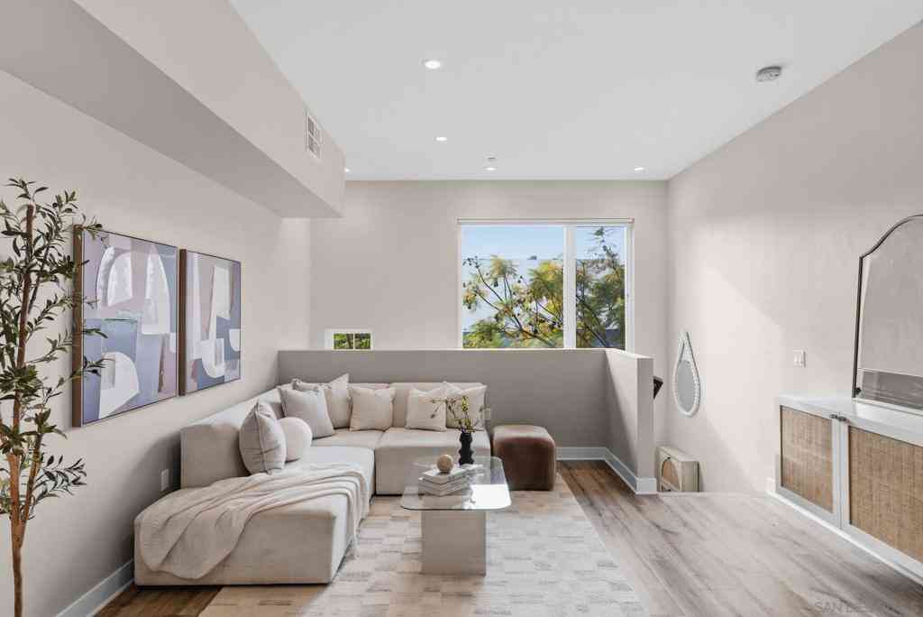 Townhouse For Sale - 2055 5th Ave<br/> San Diego, CA 92101
