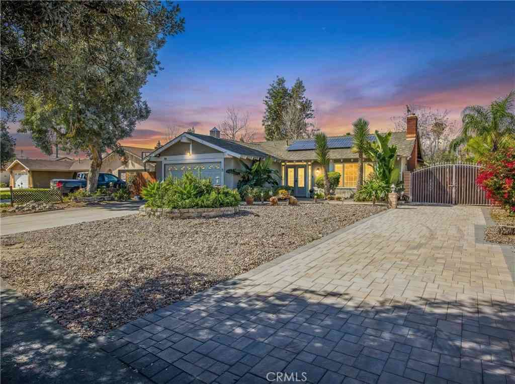 Homes For Sale - 1539 Robyn<br/> Redlands, CA 92374