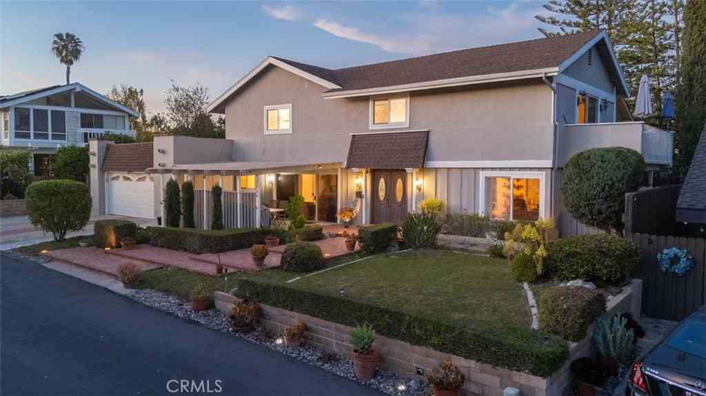Homes For Sale - 22754 Islamare Lane<br/> Lake Forest, CA 92630
