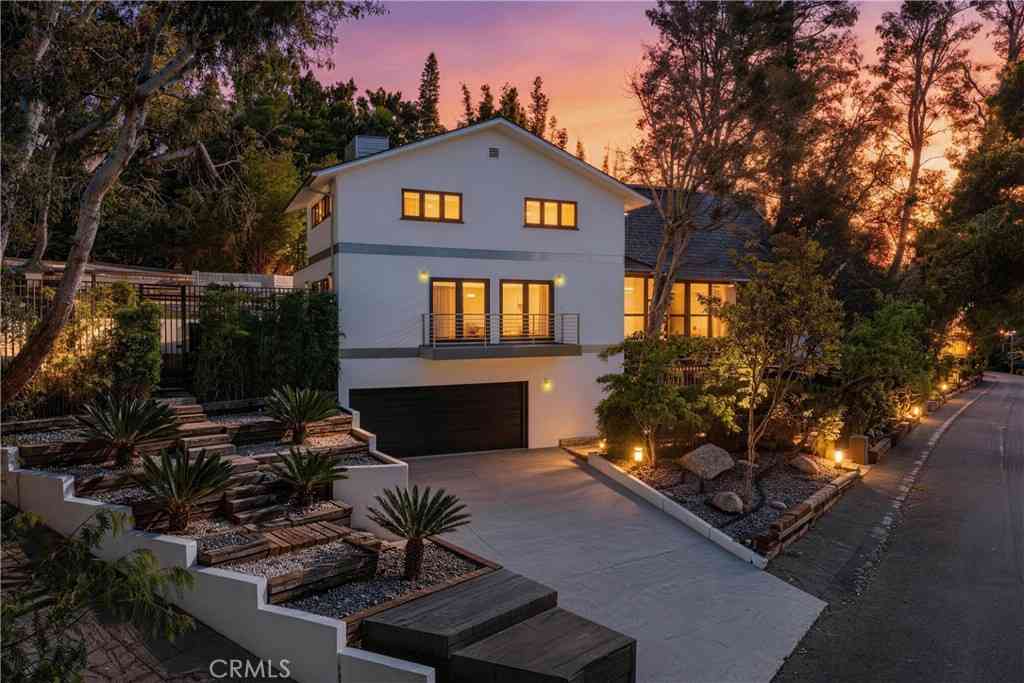 Homes For Sale - 9653 Oak Pass<br/> Beverly Hills, CA 90210