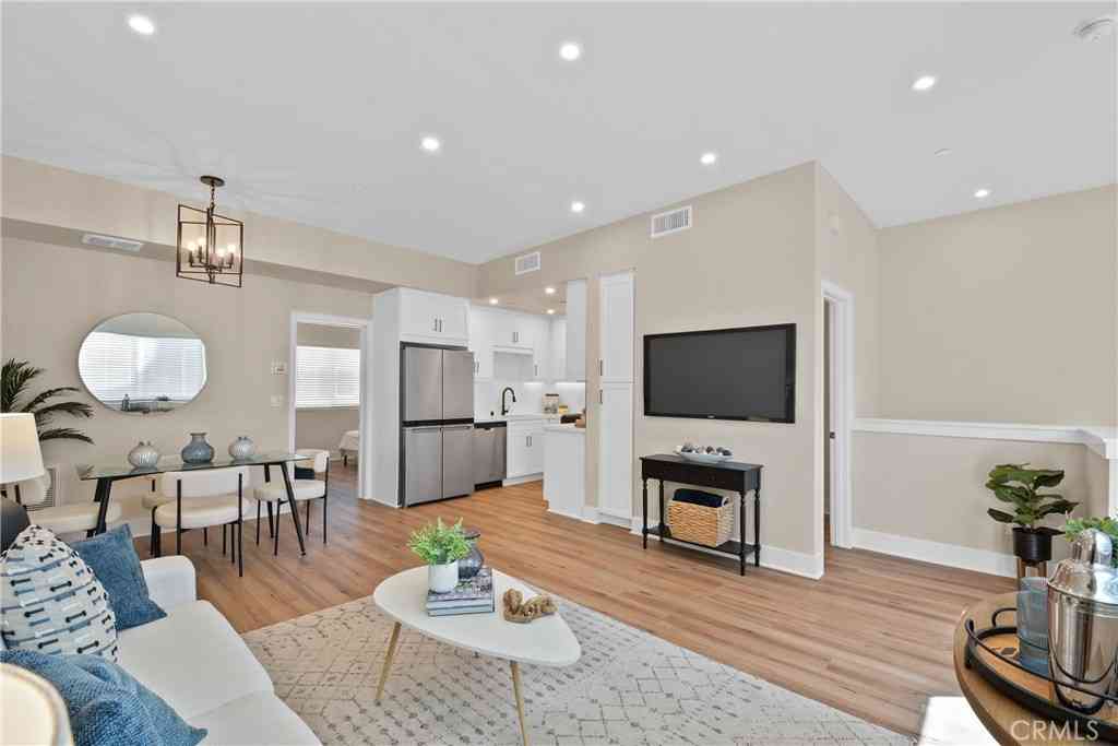 Townhouse For Sale - 18082 Prairie Avenue #102<br/> Torrance, CA 90504