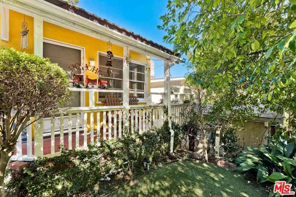 Homes For Sale - 8535 Walnut Drive<br/> Los Angeles, CA 90046