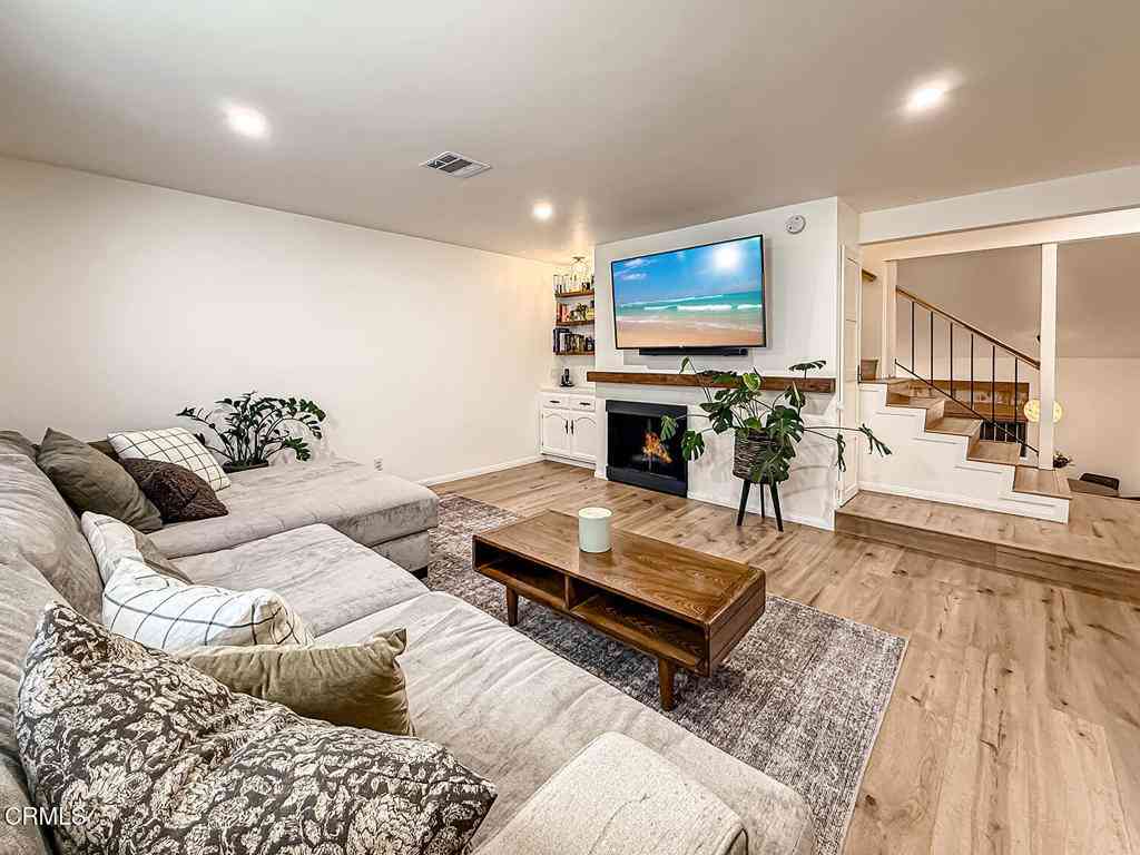 Condo For Sale - 5465 Newcastle Avenue #6<br/> Encino, CA 91316