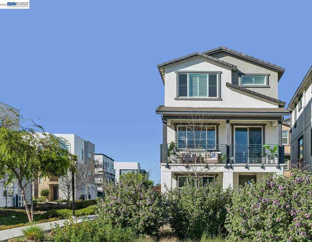 Homes For Sale - 646 Eucalyptus Way<br/> Alameda, CA 94501