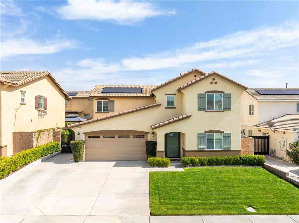 Homes For Sale - 6363 Gold Finch<br/> Fontana, CA 92336