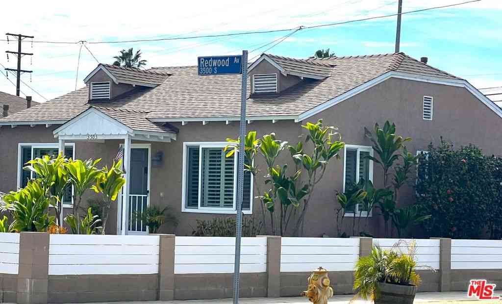Homes For Sale - 3505 Redwood Avenue<br/> Los Angeles, CA 90066