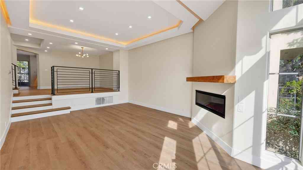Townhouse For Sale - 19282 Torreypines<br/> Huntington Beach, CA 92648