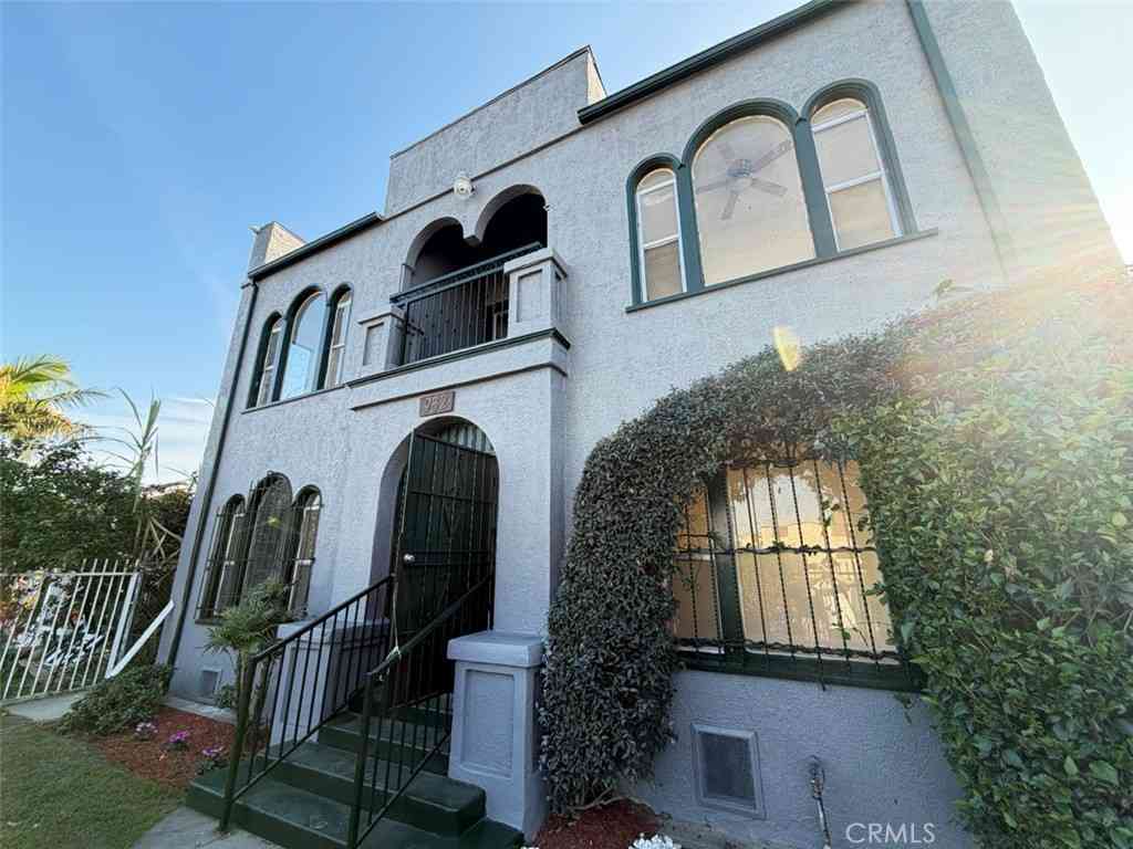 Apartment For Rent - 932 W 74th Street<br/> Los Angeles, CA 90717