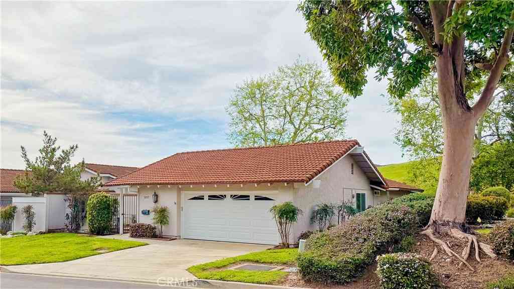 Condo For Sale - 5237 Elvira<br/> Orange County, Laguna Woods, CA 92637