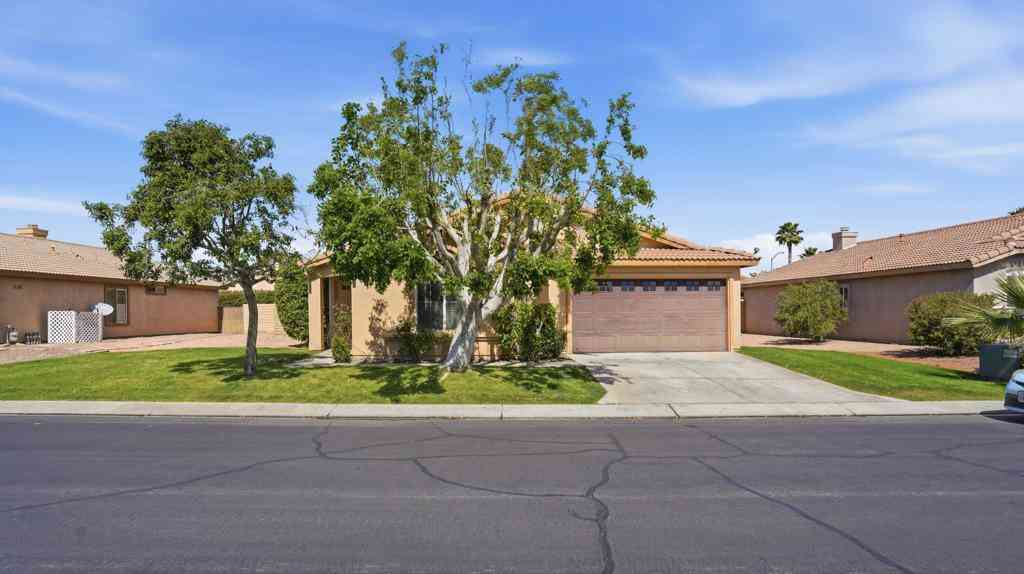 Homes For Sale - 82546 Lincoln Drive<br/> Indio, CA 92201